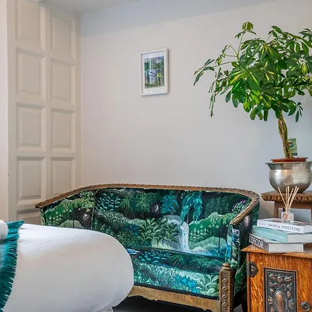 7 Arndale Court * York