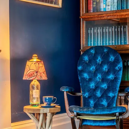 7 Arndale Court * York