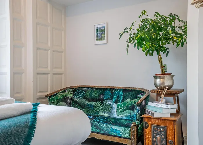 7 Arndale Court * York